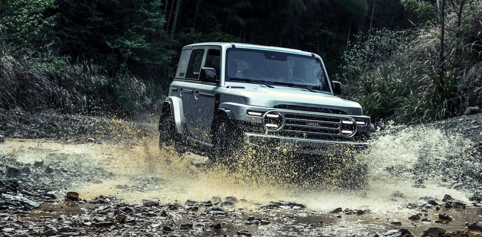 iCAUR off-road trên địa hình gồ ghề