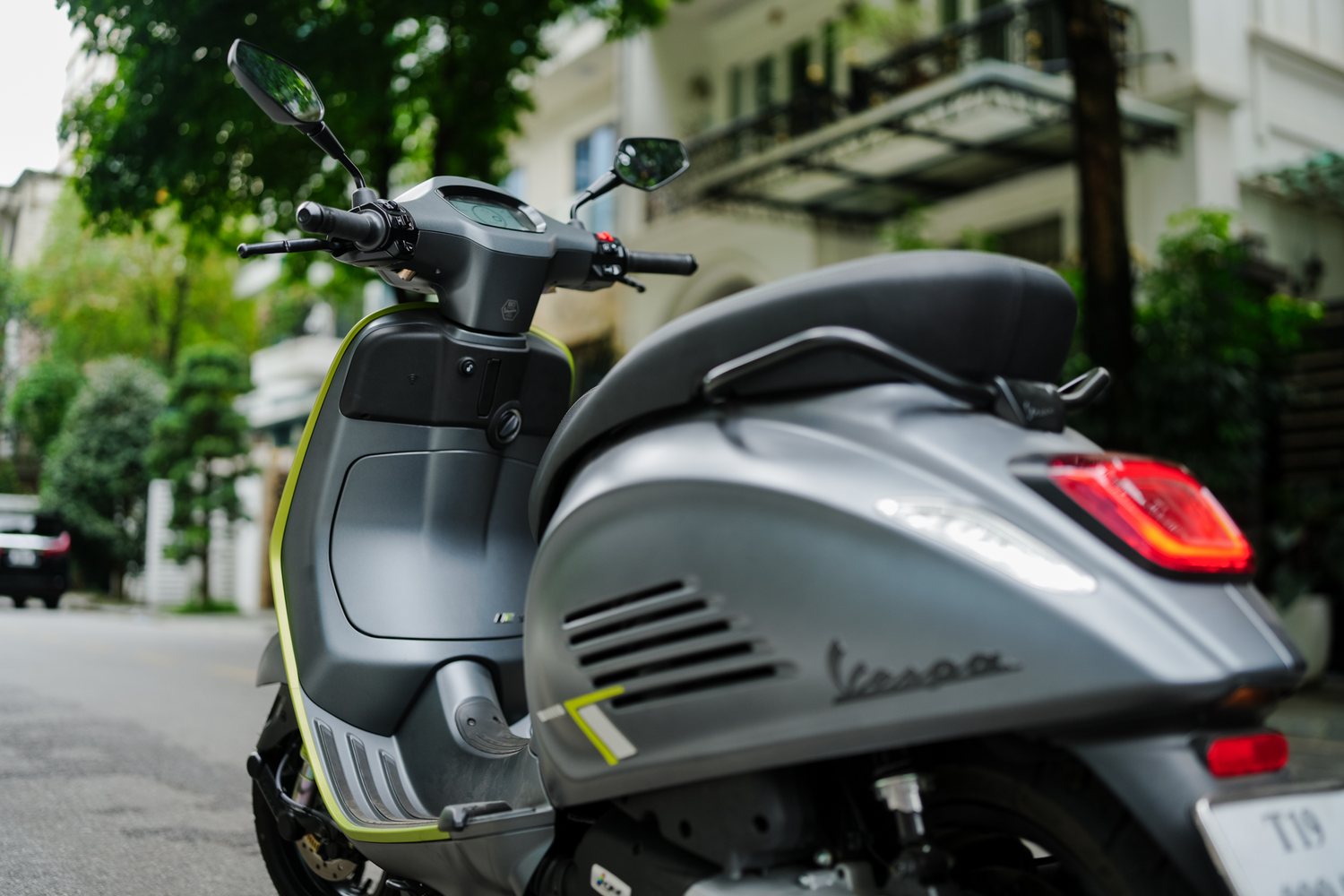 Đuôi xe và cụm ghi đông