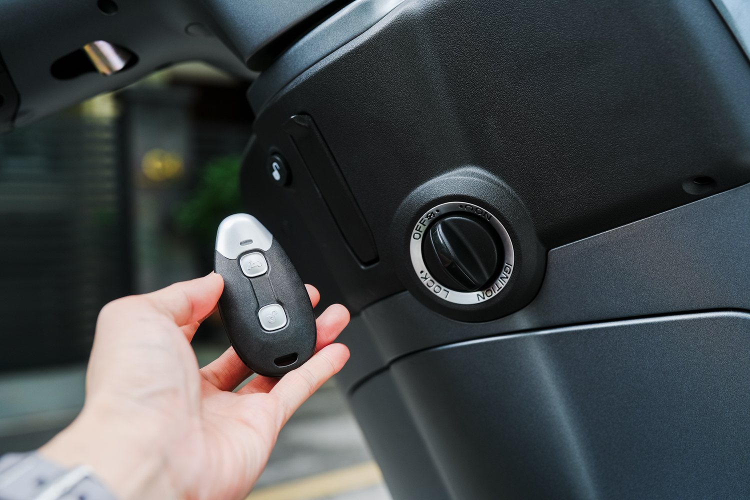 Chìa khóa thông minh Smart Key và ổ khóa Ignition