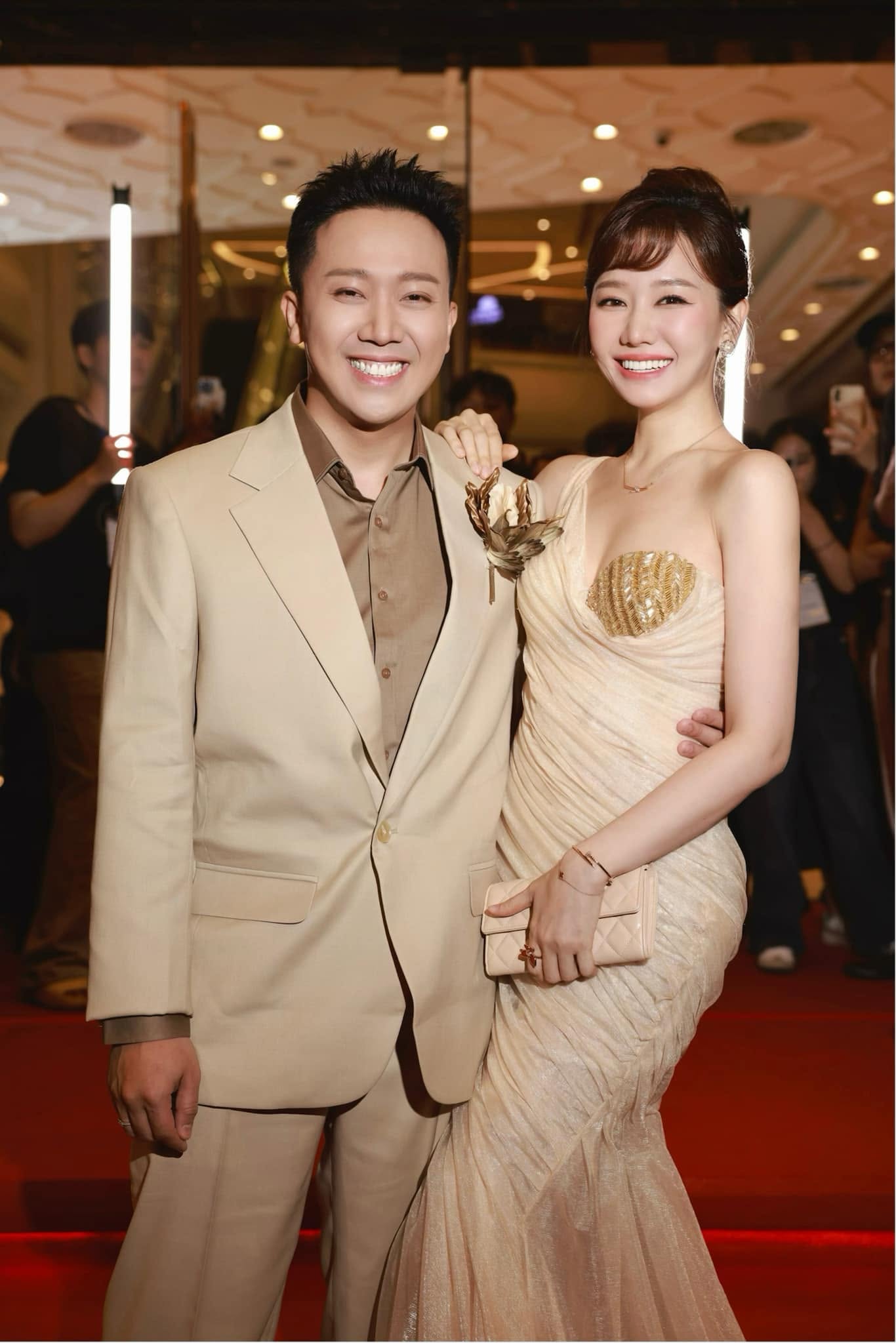 Trấn Thành và Hari Won trên thảm đỏ