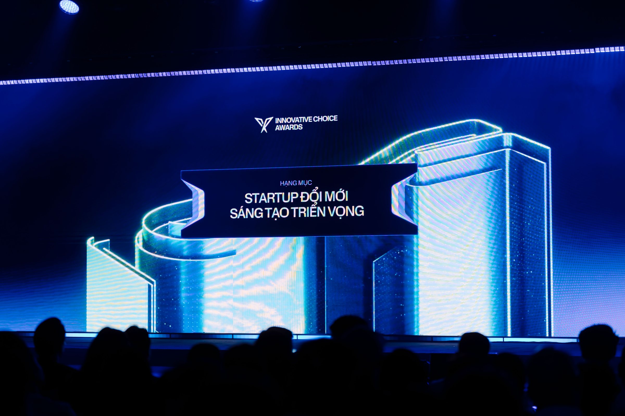 Màn hình công bố hạng mục Startup đổi mới sáng tạo triển vọng thuộc trục Innovative Choice Awards.