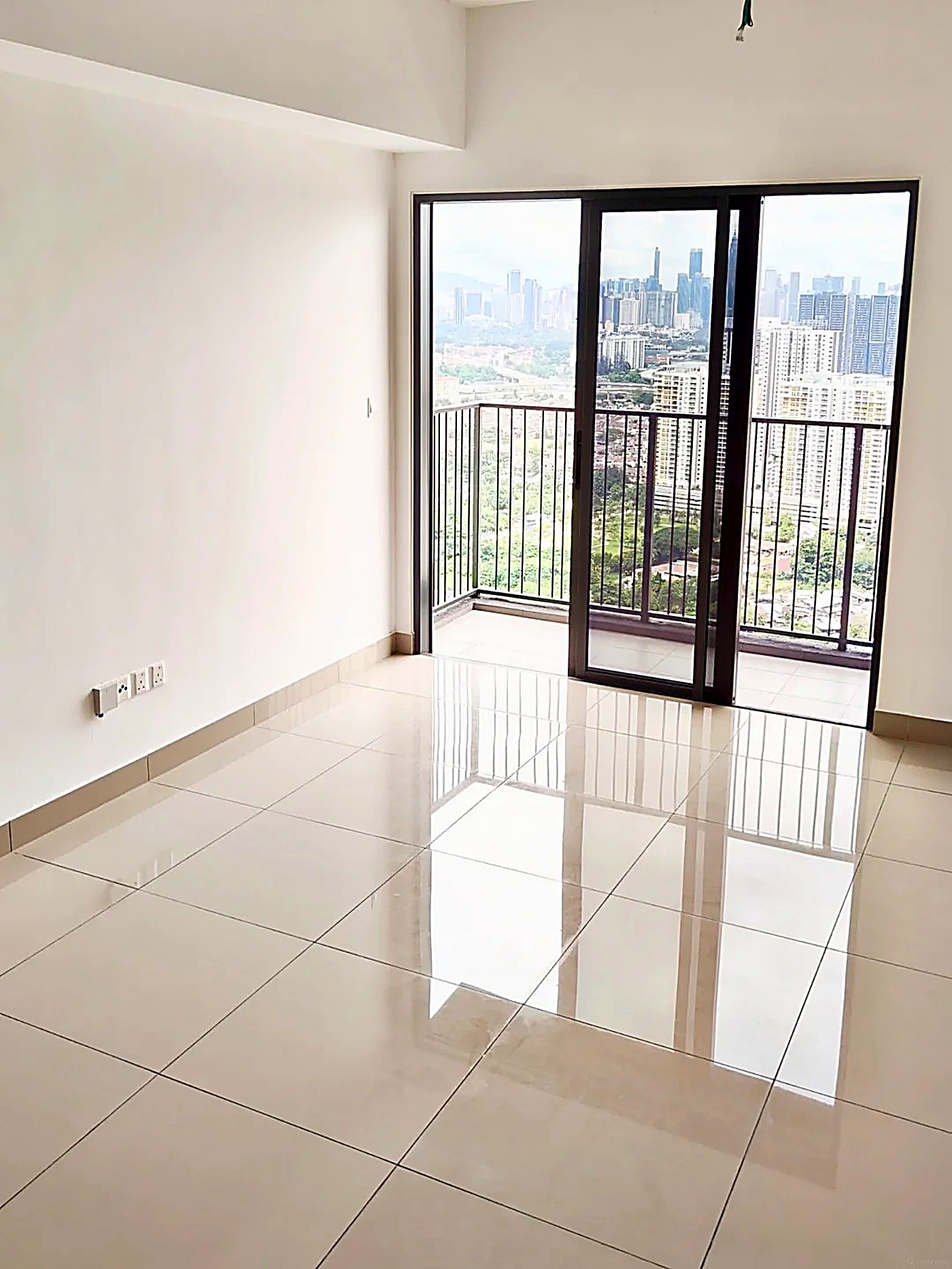 Căn hộ trống chưa nội thất, chuẩn bị dọn vào ở