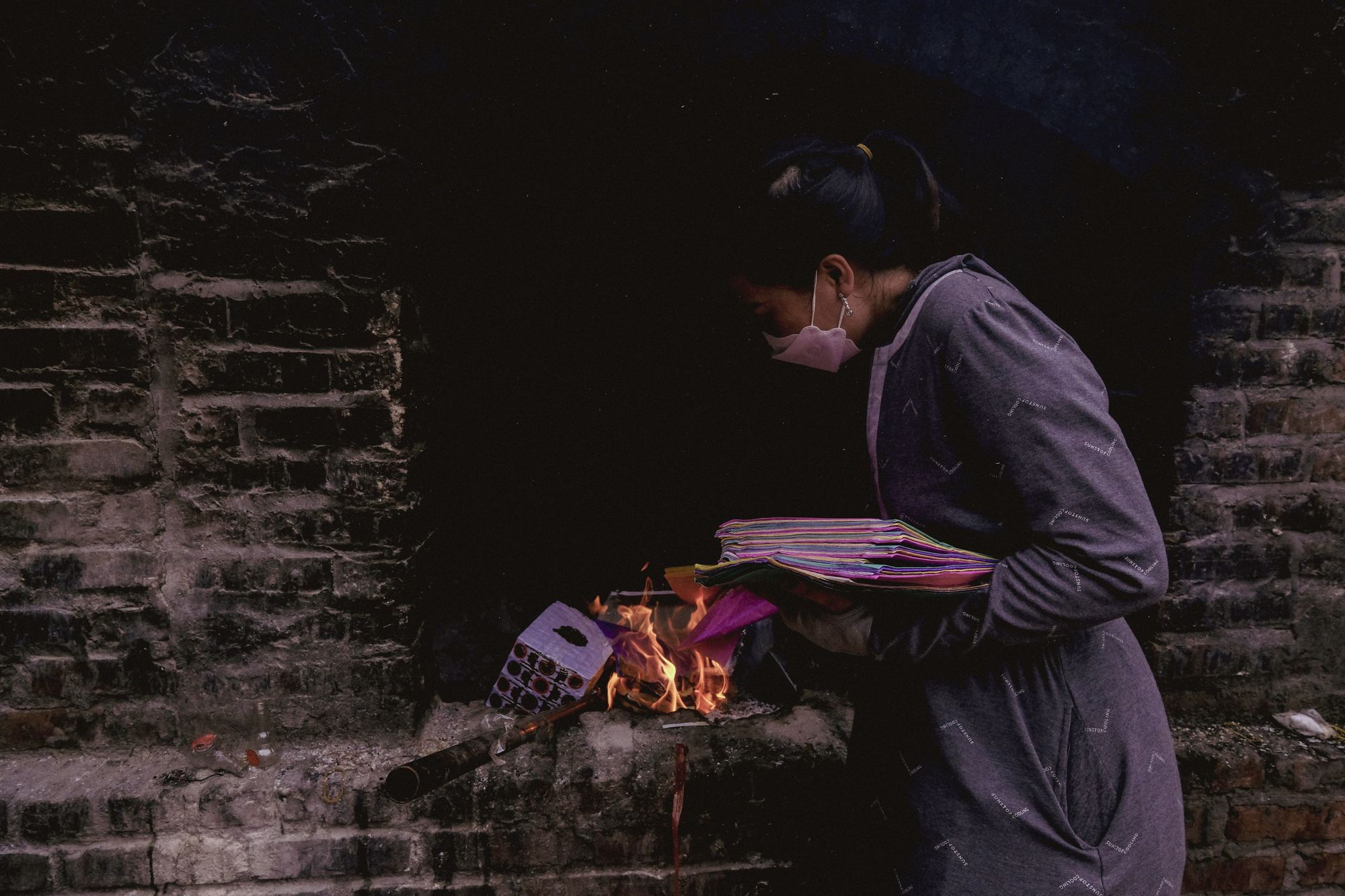 Người dân hóa vàng mã