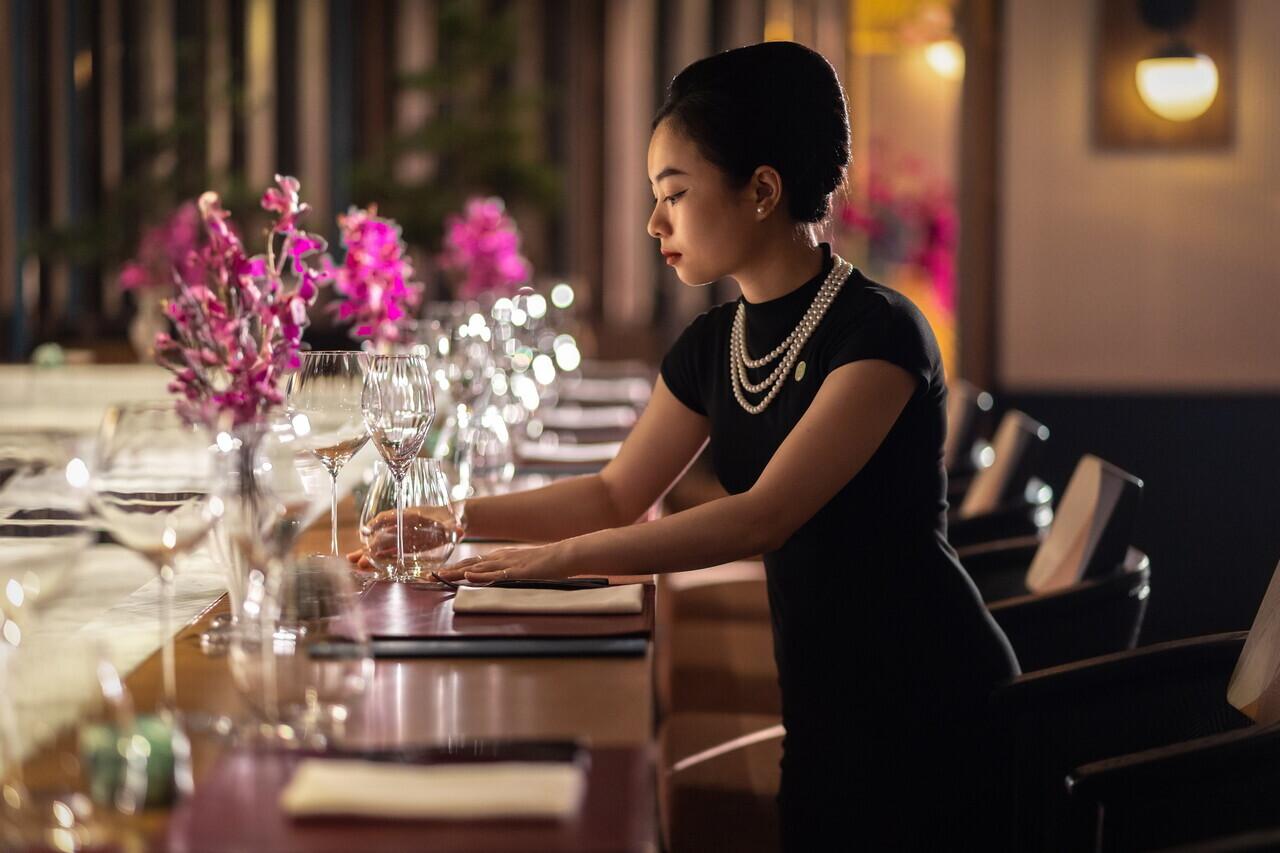 Đầu bếp kết hợp cùng nghệ sĩ, giao thoa giữa nghệ thuật ẩm thực và nghệ thuật sáng tạo.