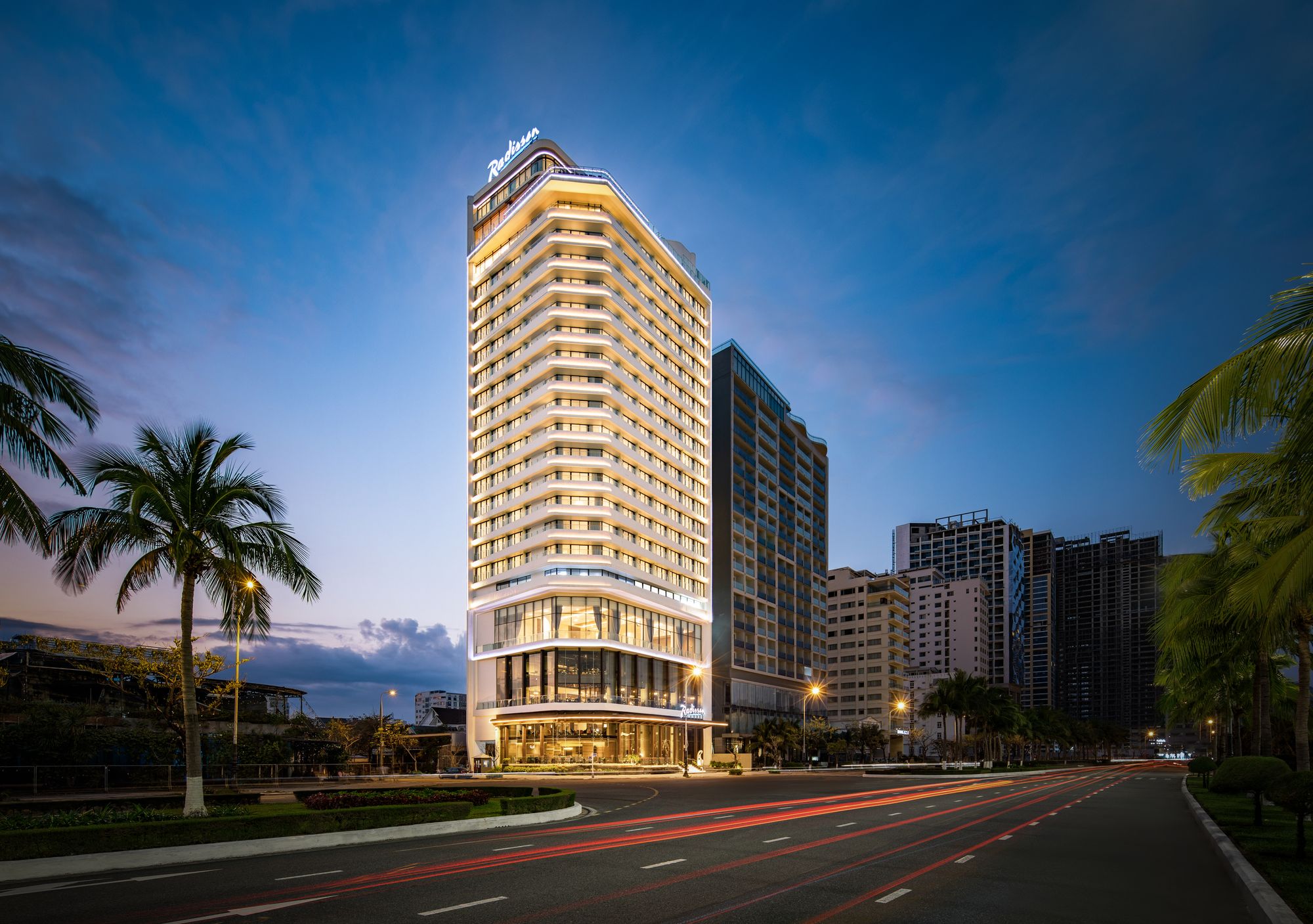 Radisson tại Đ&agrave; Nẵng giờ ho&agrave;ng h&ocirc;n