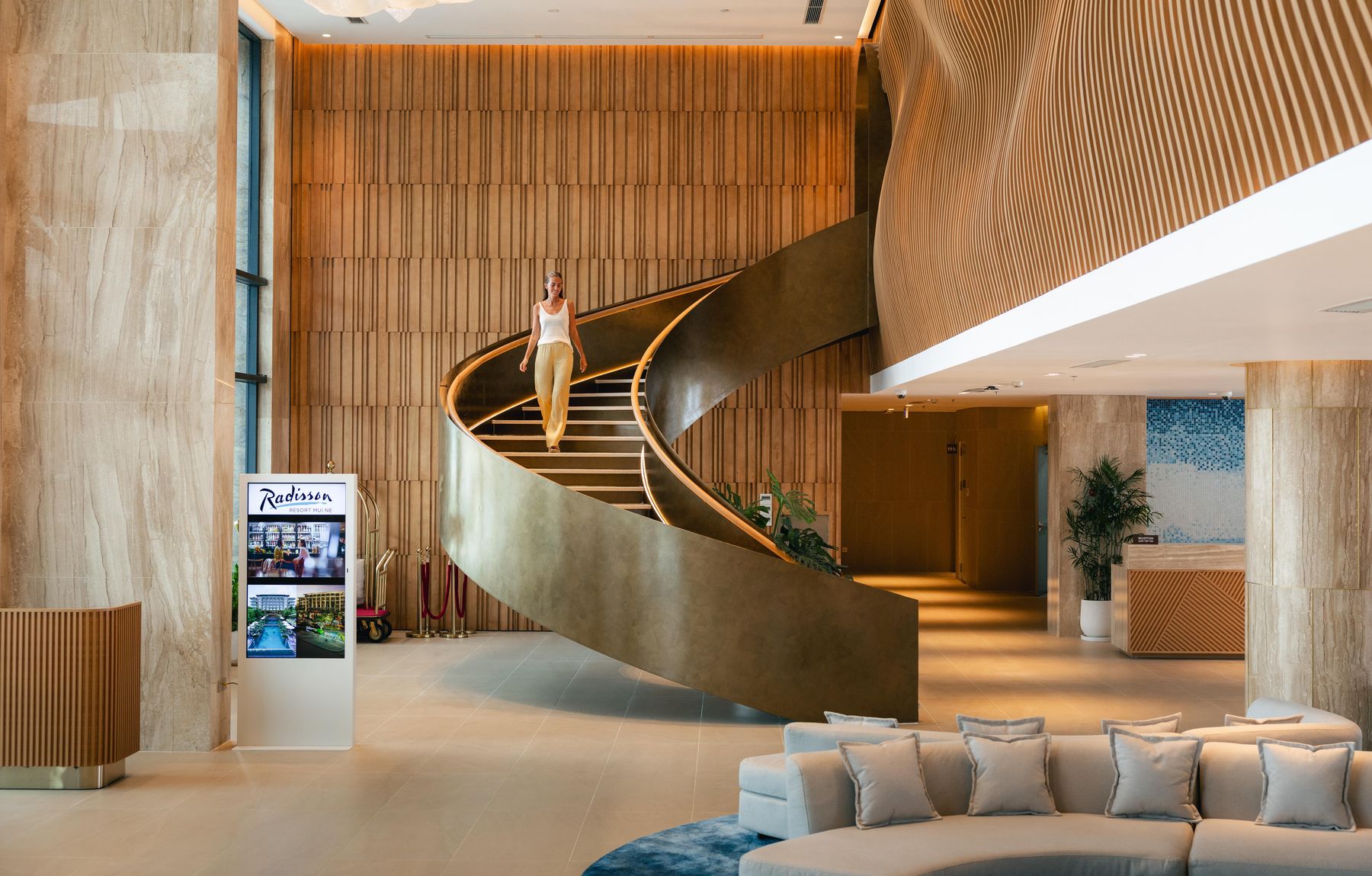 Sảnh kh&aacute;ch sạn Radisson