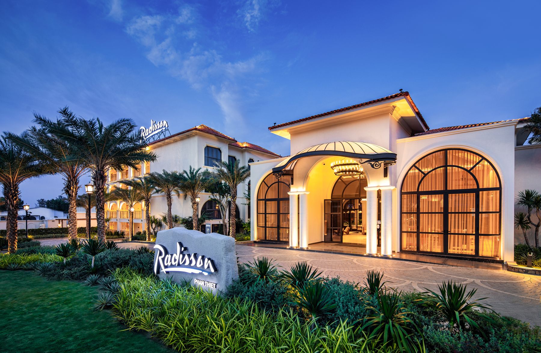 Lối v&agrave;o Radisson Phan Thiết