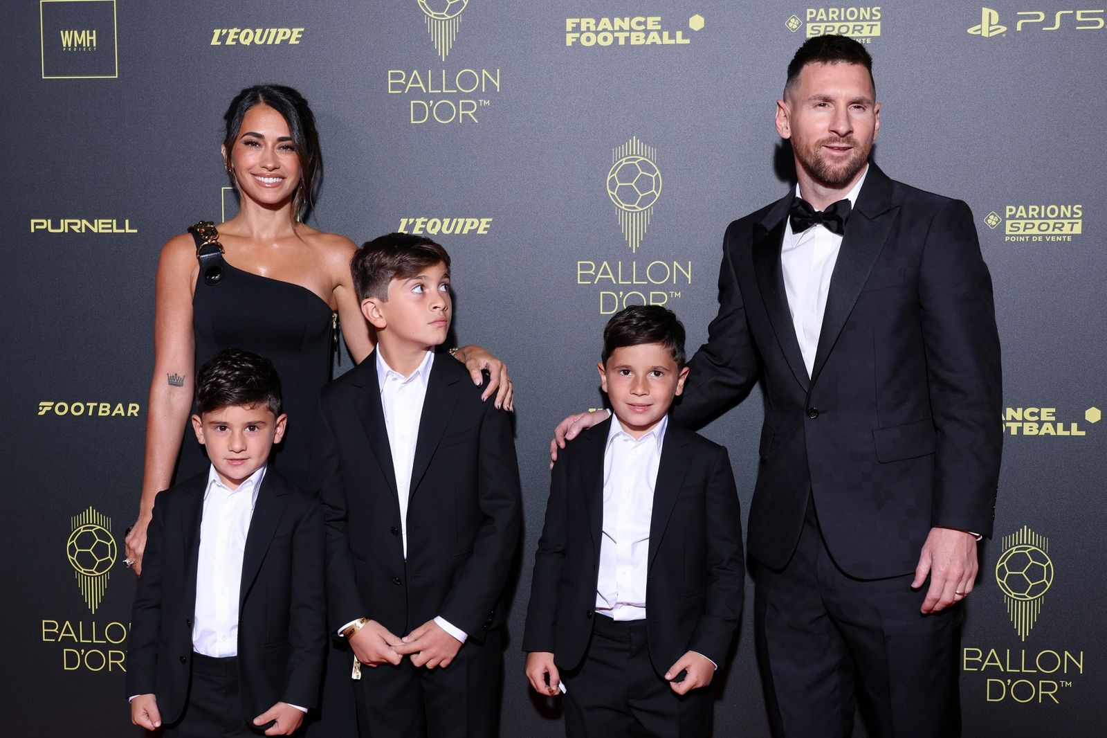 Messi c&ugrave;ng vợ Antonela v&agrave; ba con trai tại lễ trao giải Ballon d'Or 2024