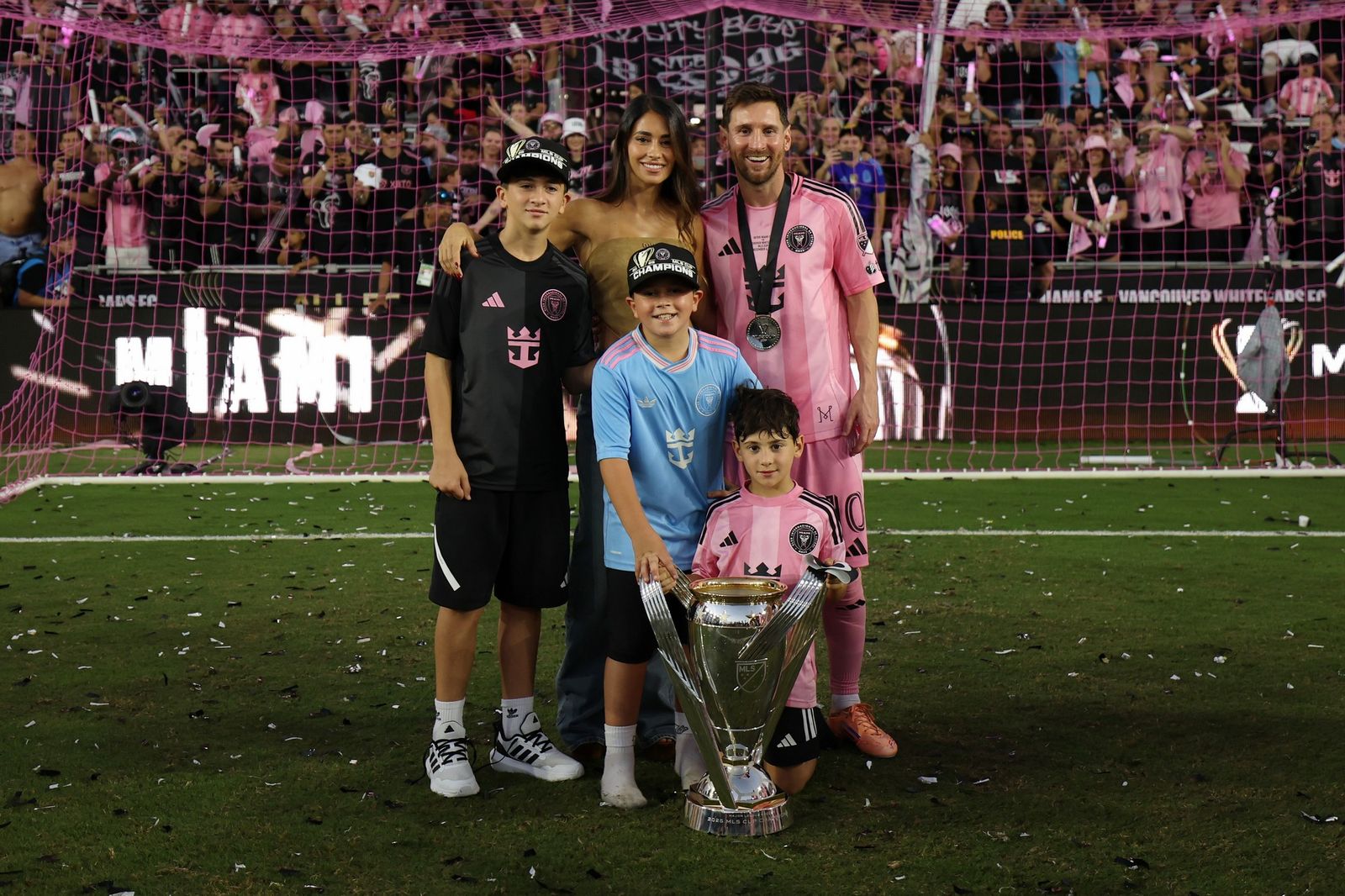 Gia đ&igrave;nh Messi ăn mừng chức v&ocirc; địch MLS Cup 2025 c&ugrave;ng Inter Miami