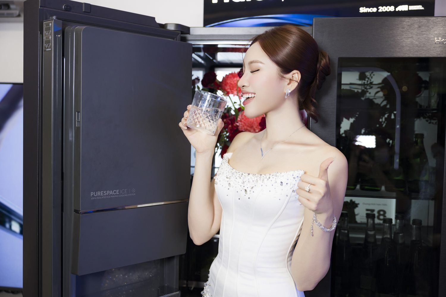 Hệ thống l&agrave;m đ&aacute; chuy&ecirc;n biệt PureSpace Ice t&aacute;ch biệt ho&agrave;n to&agrave;n khu vực l&agrave;m đ&aacute; khỏi c&aacute;c ngăn thực phẩm, hạn chế lẫn m&ugrave;i v&agrave; nhiễm khuẩn ch&eacute;o.