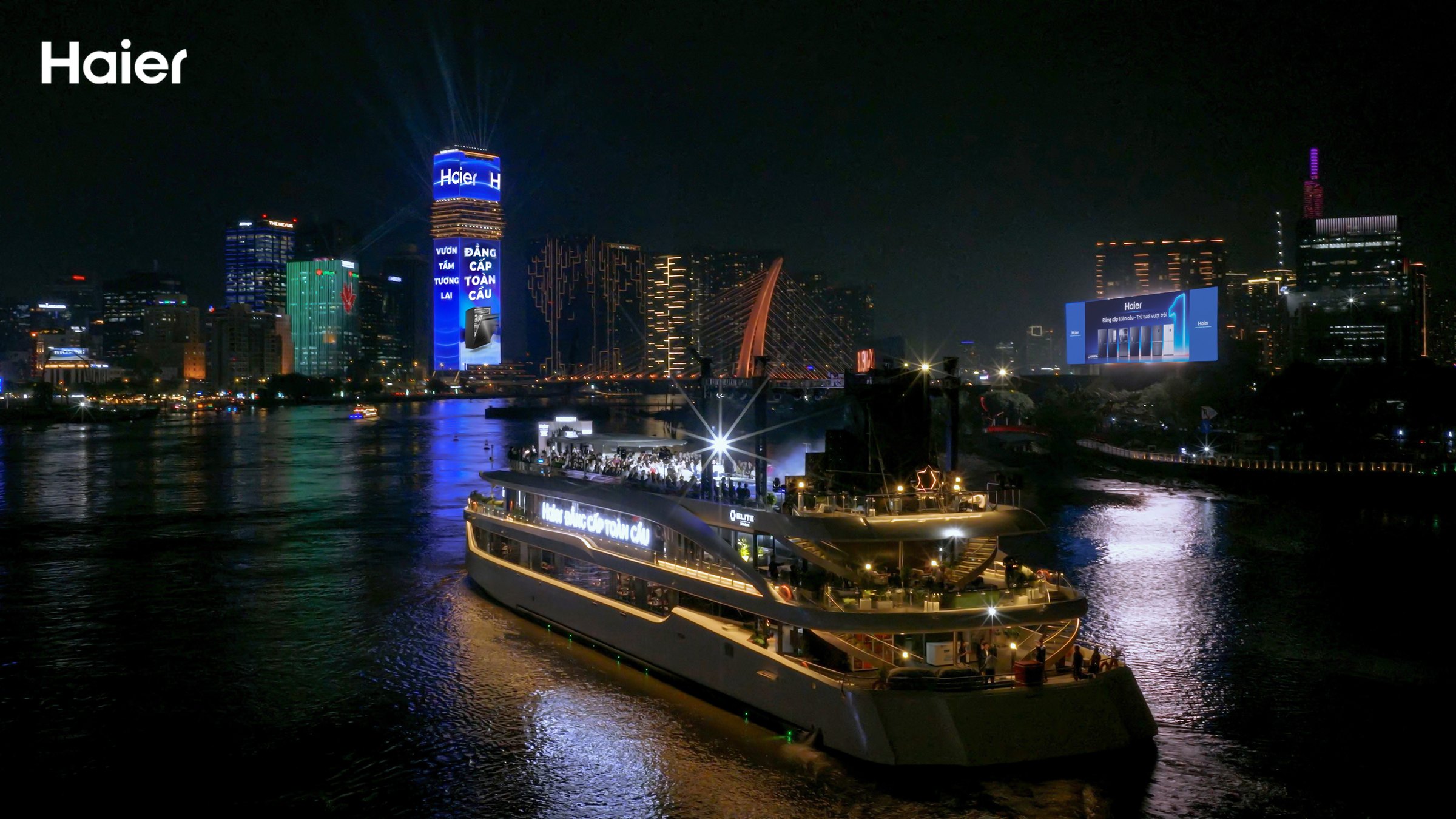 Haier launch night - skyled tren song Sai Gon