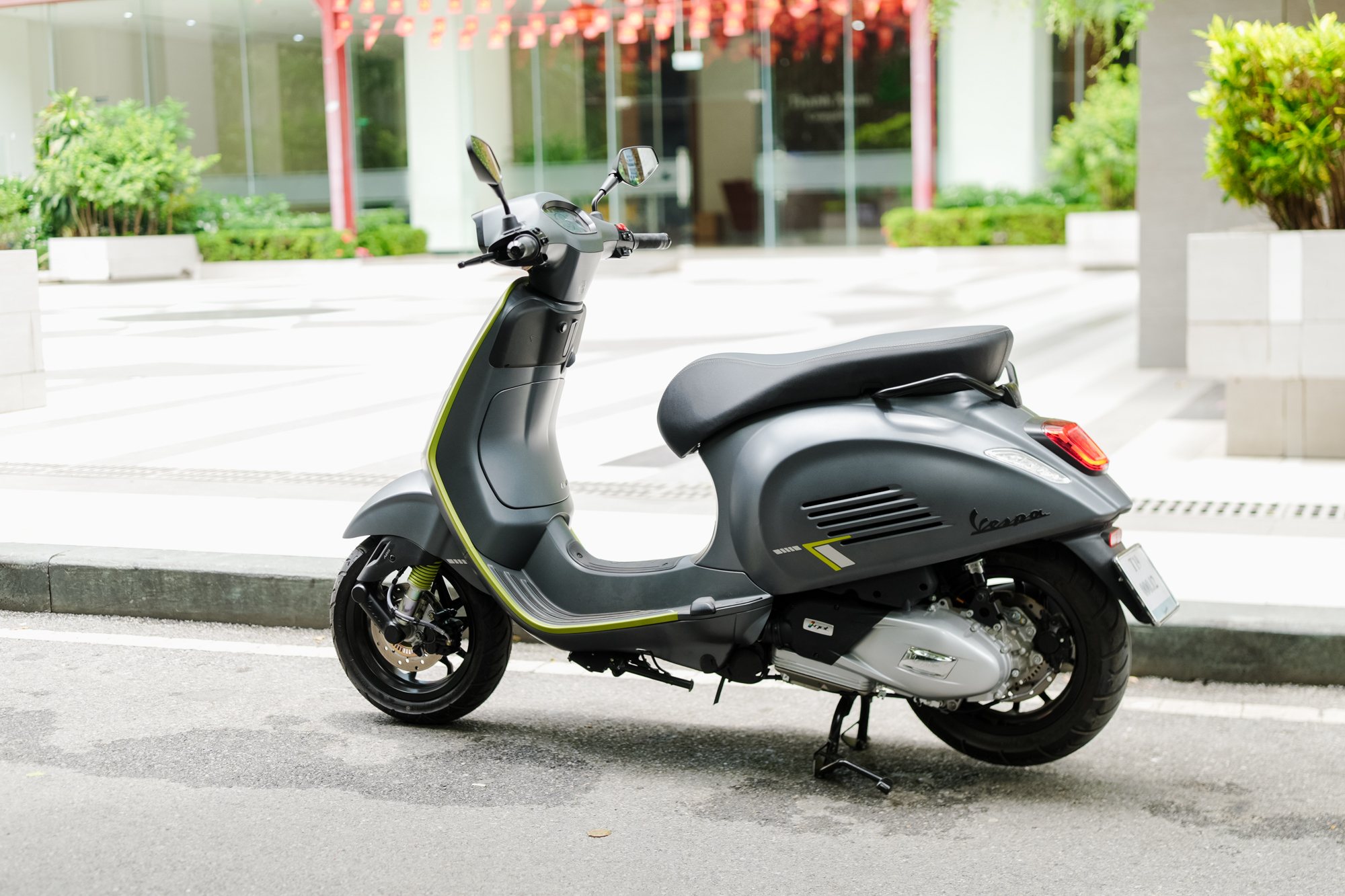 Vespa Sprint Tech 180cc trọn d&aacute;ng b&ecirc;n phố