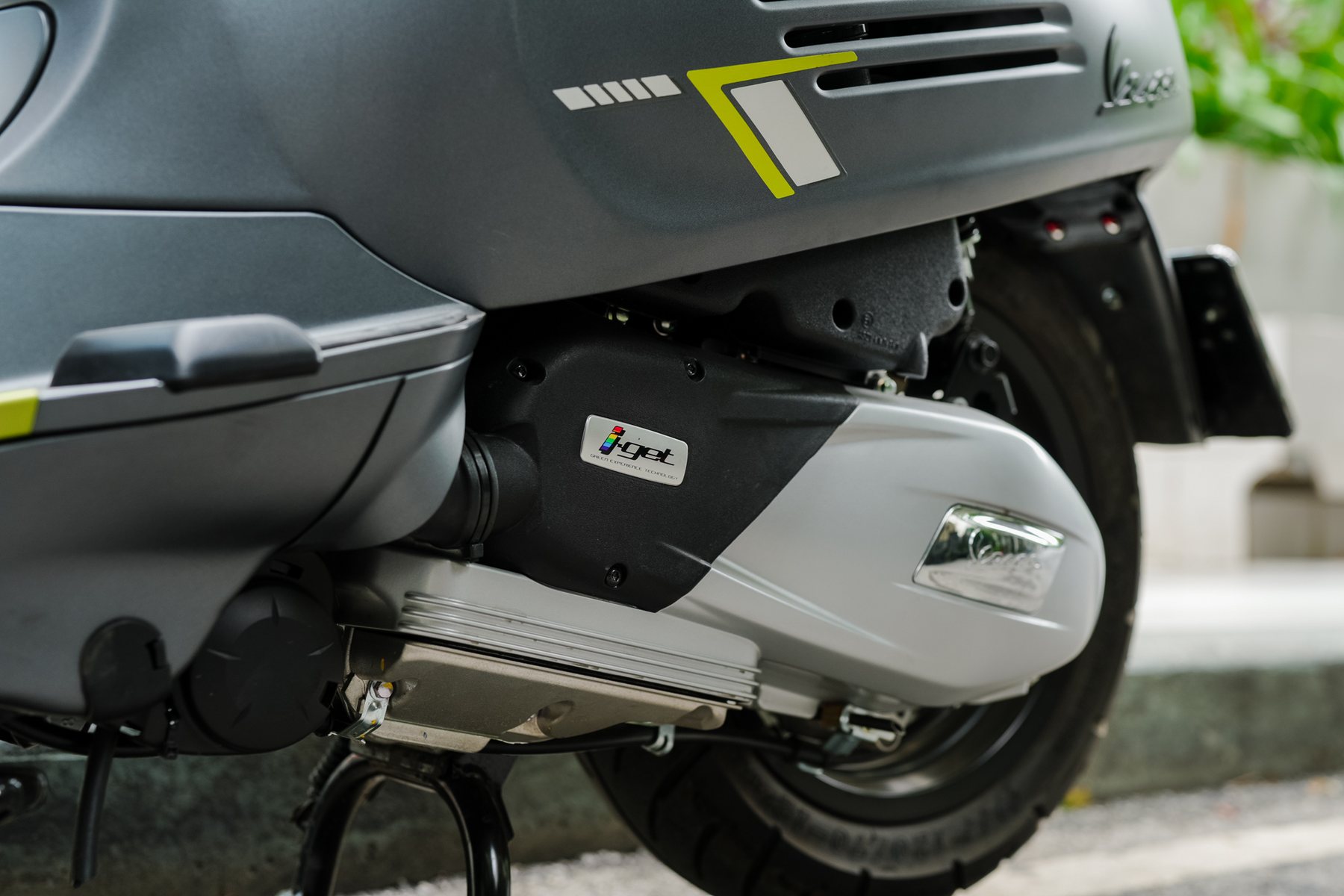 Cụm cơ kh&iacute; b&ecirc;n sườn Vespa Sprint Tech 180cc với động cơ i-Get