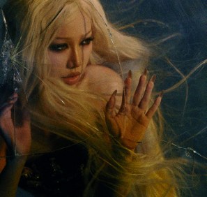 Gallery - Phùng Khánh Linh: “Hoá ra, khi tôi dám hiện diện thì khán giả lại hoàn toàn chấp nhận” - image 20